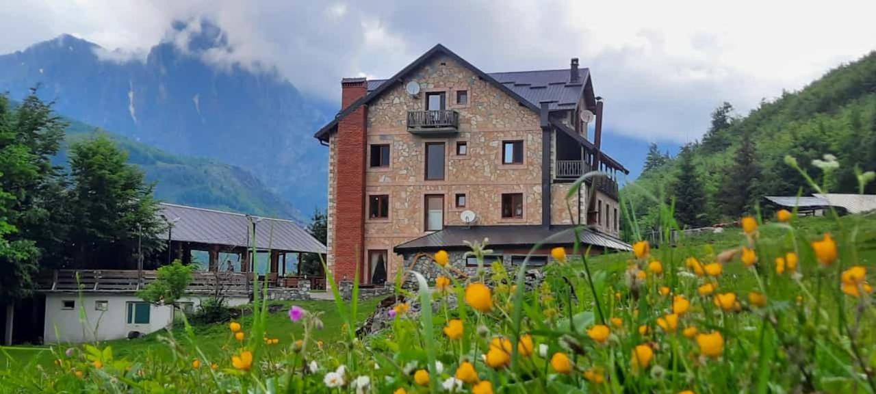 Hotel Margjeka ヴァルボナ エクステリア 写真