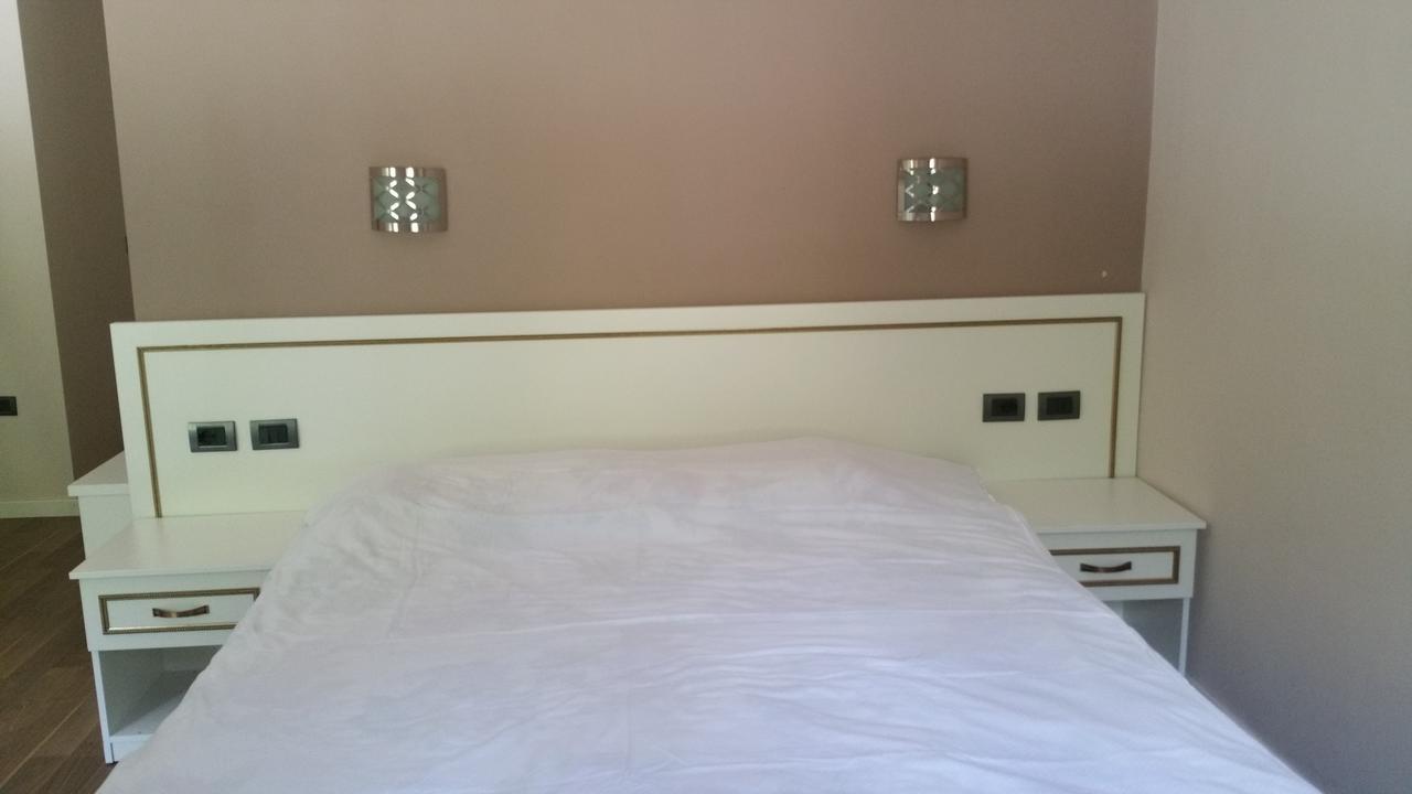 Hotel Margjeka ヴァルボナ エクステリア 写真