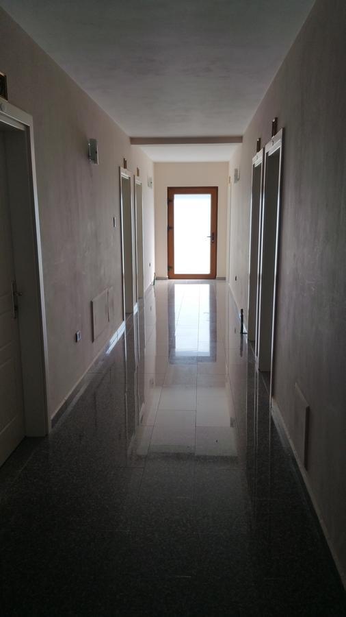 Hotel Margjeka ヴァルボナ エクステリア 写真